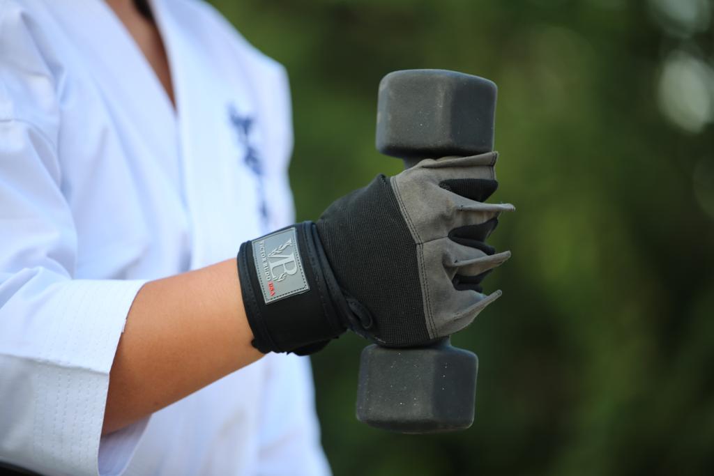 black-weightlifting-gloves-for-men-and-women | gloves